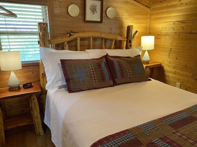 Bedroom 2, Sweet - 2 Bedrooms, 2 Baths, Sleeps 6 Cabin by RedAwning, Cocke