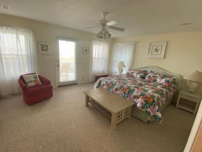 Room 4, Due South - 5 Br Home, Brunswick