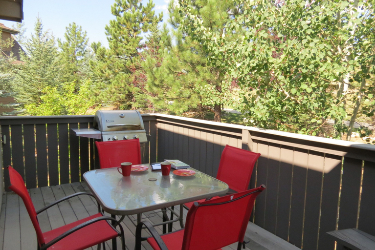 BBQ/picnic area 3, Gateway to the Wildside - 3 Br Townhouse, Larimer
