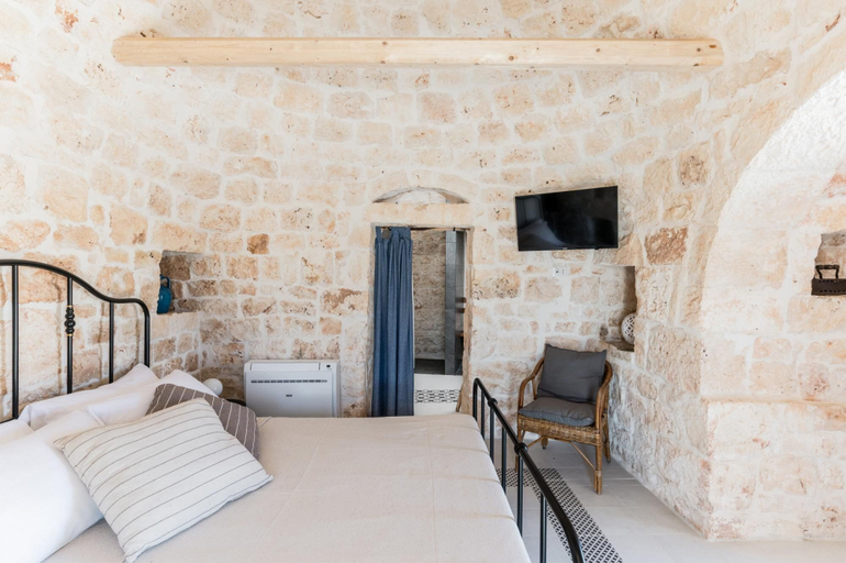 Room 3, Trullo La Dolina con Piscina by Wonderful Italy, Brindisi