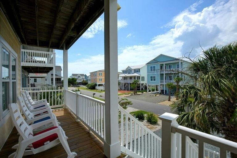 Property grounds 5, Casa de la Playa by RedAwning, Brunswick