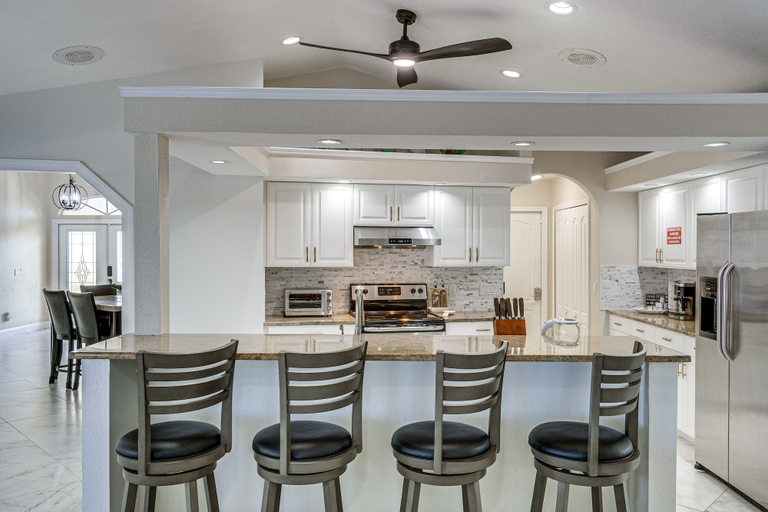 Food & Drinks, Luxe Waterfront Oasis w/ Dock, Heated Pool & Spa!, Charlotte