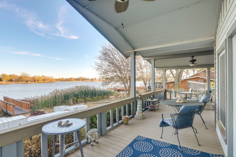 Others 1, Serene Lakefront Getaway With Fire Pit & Grill!, Harper