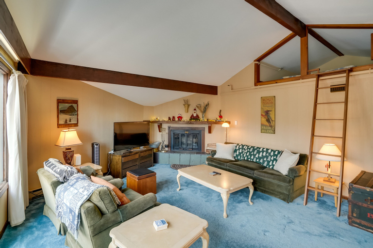 Bright Bromley Mountain Condo with 2 Balconies!, Bennington