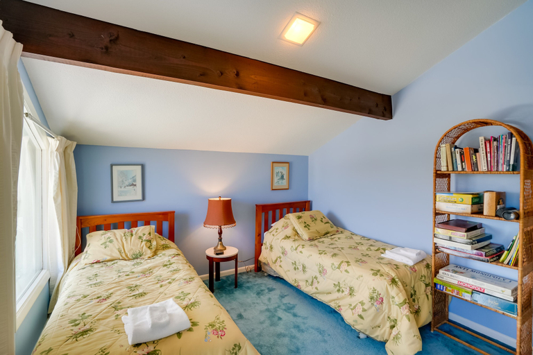 Bedroom 4, Bromley Mountain Escape with 2 Balconies Hike and Ski, Bennington