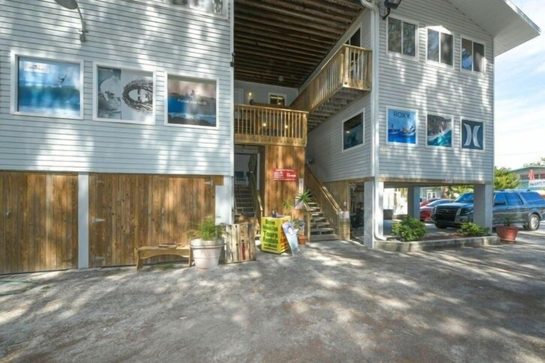 Exterior 2, 3902 Gulf Dr 1 1 Bedroom Apts by RedAwning, Manatee