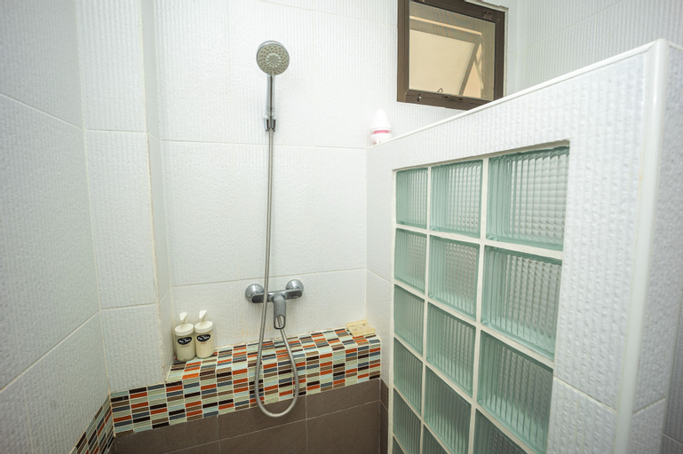 Bathroom 17