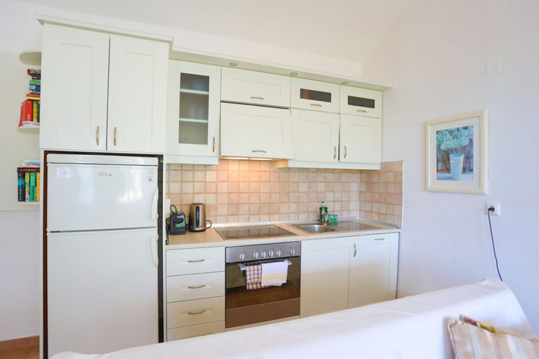 Private kitchen, Villa Stelios in Paxi, Ionian Islands