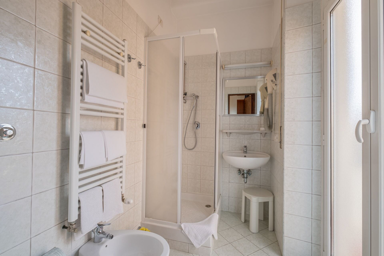 Bathroom 5, Hotel Monte Verde, Rome