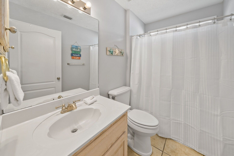Bathroom 4, Sea-renity - 3 Br home by RedAwning, Bay