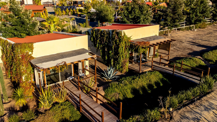 Exterior 4