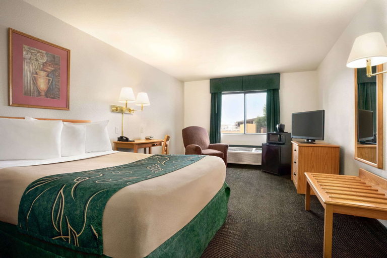 Bedroom 3, Travelodge by Wyndham Cheyenne, Laramie