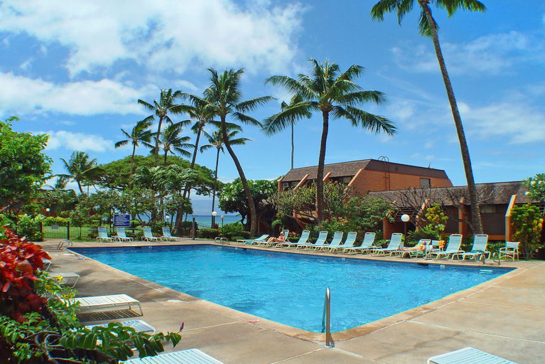 Sport & Beauty, Kuleana 206 by RedAwning, Maui
