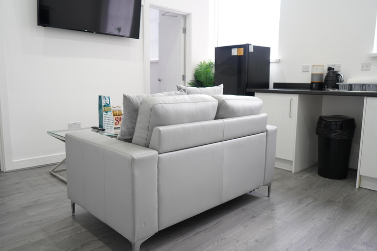 Others 5, Stunning 2-bed Apartment in Birmingham, Birmingham