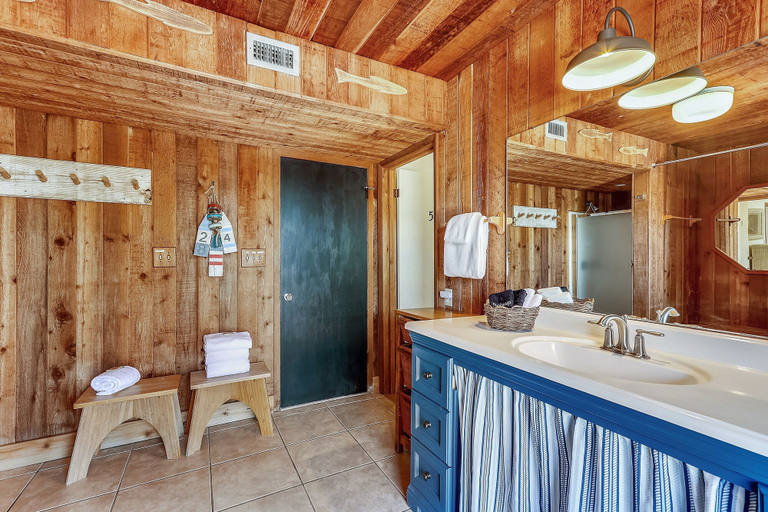 Bathroom 4, The Other Castle 5 Bedroom Home by RedAwning, Okaloosa