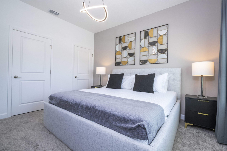 Room 2, Stunning 4 Bd W/ Pool @ Storey Lake Resort 2613, Osceola