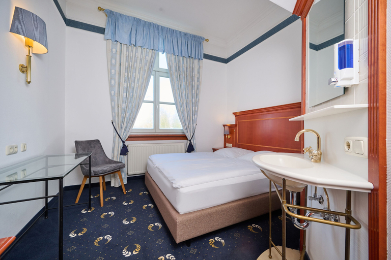 Bedroom 3, Tafernwirtschaft Hotel Schönbrunn, Landshut