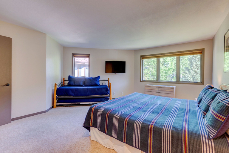 Room 5, Frostfire E41 2 Bedroom Condo by RedAwning, Summit