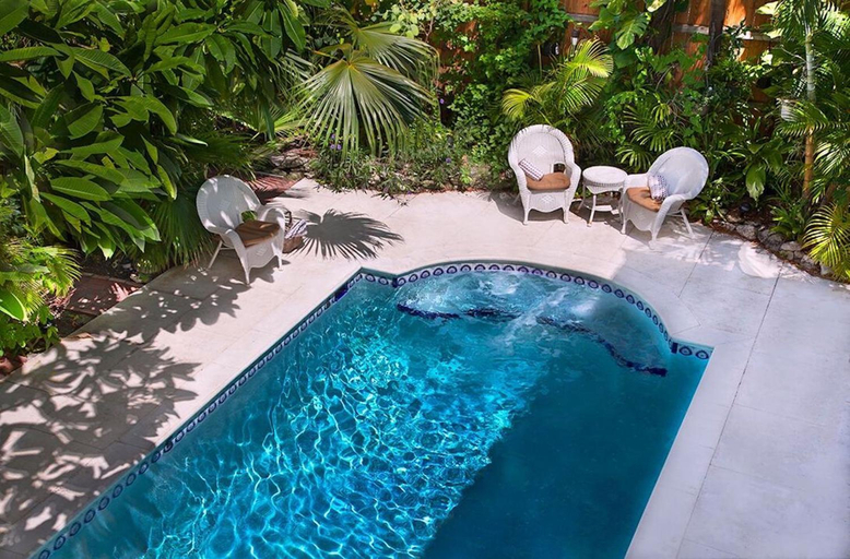 Sport & Beauty, Coco Plum Inn, Monroe
