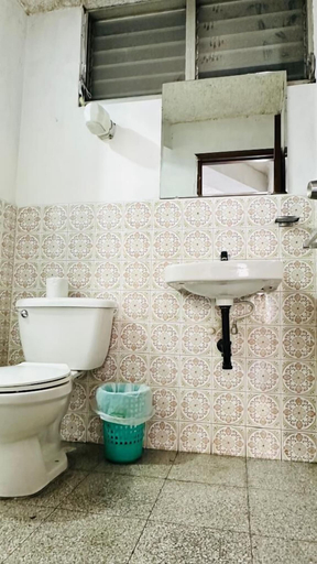 Bathroom 3, Royal Palace Hostal, Panajachel