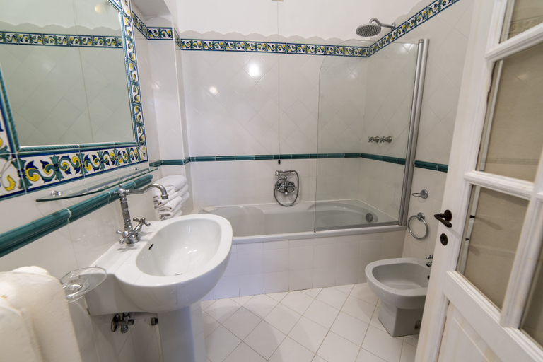 Bathroom 3, Hotel Miramare - Spotorno, Savona
