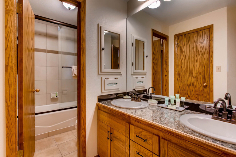 Bathroom 2, 2 Br With Open Floor Plan & Updated Kitchen 2 Bedroom Condo - No Cleaning Fee! by RedAwning, Gunnison