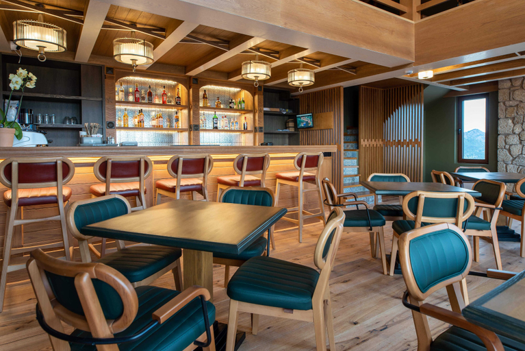 Food & Drinks 5, 5 Raches Suites, Central Greece