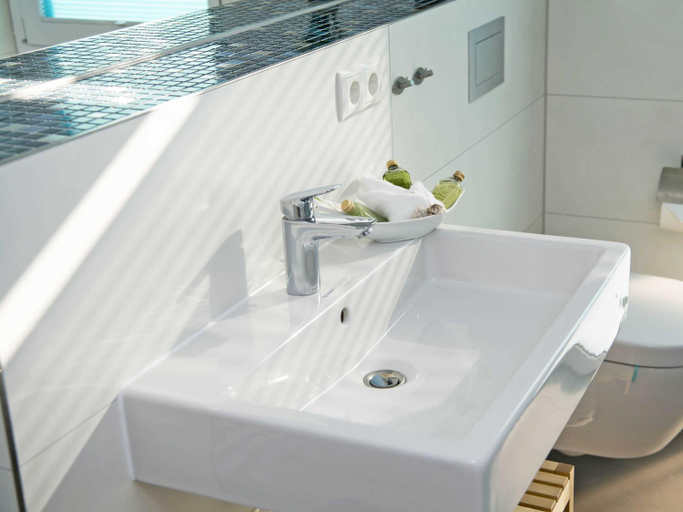 Bathroom 1, Haus Konigsstuhl in Sellin - Penthouse mit Kamin und Balkon, Vorpommern-Rügen