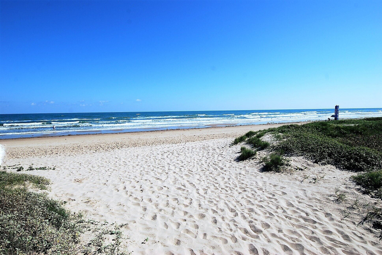 Beach 2, 108 W. Morningside 2 Bedroom Condo by RedAwning, Cameron