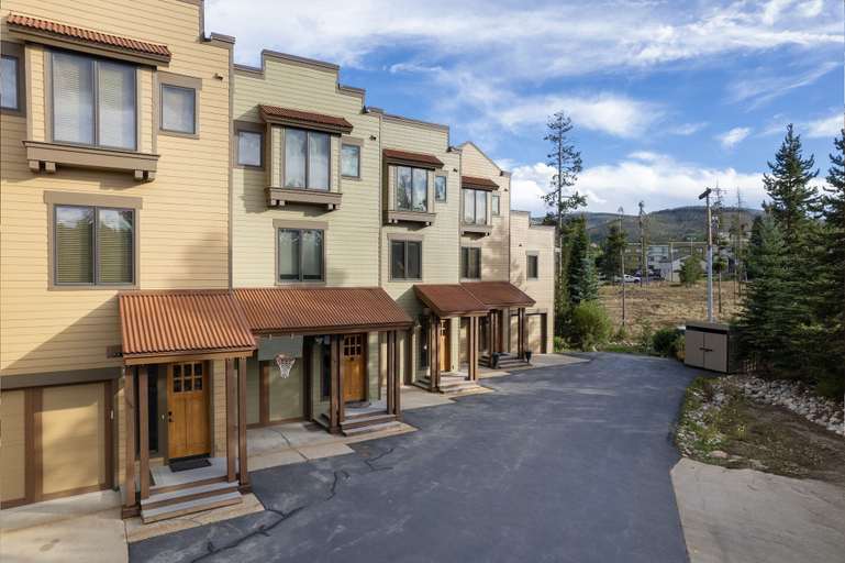 Parking, 102 Willows Way 3 Bedroom Townhouse by RedAwning, Grand