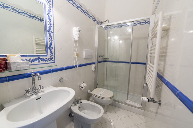Bedroom 4, Hotel Miramare - Spotorno, Savona