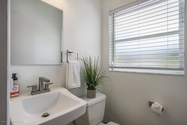 Bathroom 4, Gorgeous Grove Contemporary Family Home, Sarasota