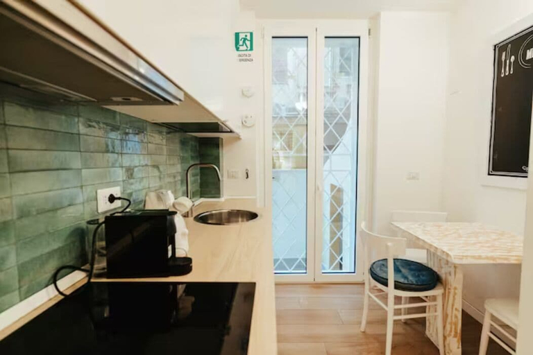 Others 5, Vatican home for seven people, Roma