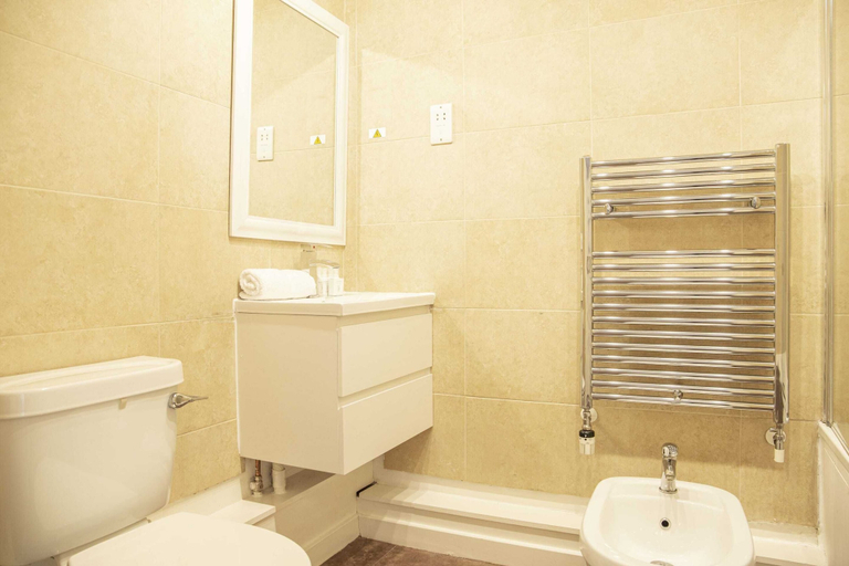 Bathroom 3, Modern Wandsworth Apartment, London