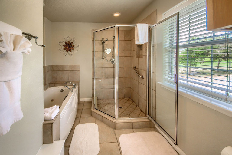 Bathroom 2, Endless Tranquility Cl1105h 3 Bedroom Home by RedAwning, Comal