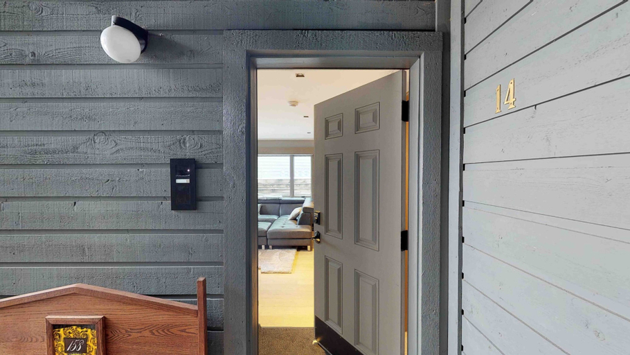 Interior entrance, Greenbriar 14 2 Bedroom Condo by RedAwning, Eagle