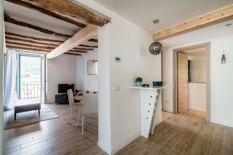 Room 4, Acqua, Como