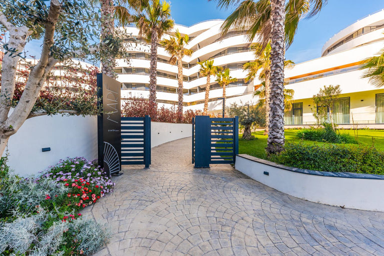 Exterior & Views 2, White Hill Suite by PS, Durrësit