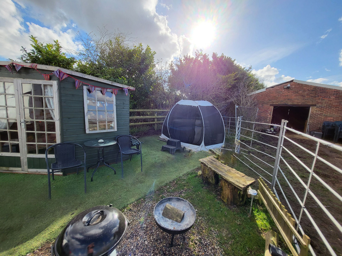Exterior & Views 2, Glamping With Llamas, Cambridgeshire