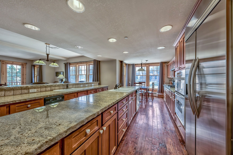 Private kitchen 3, R101 Timber Ridge, Alpine