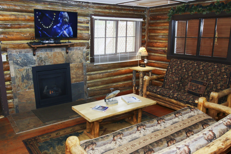 Primary image, Triple R Cottages: 1 3 Bedroom Cabin, Larimer