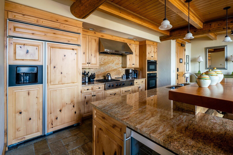 Private kitchen 4, Penthouse 4 3 Bedroom Lodge by Moonlight Basin Lodging, Madison