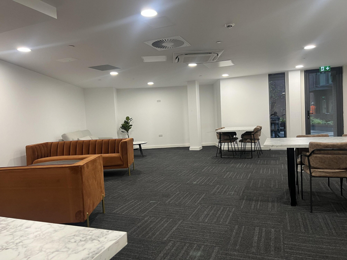 Others 5, Charming 2-bed Apartment in Salford Newly Built, Manchester