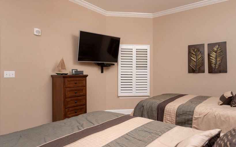 Room 2, Phoenix West by Brett/Robinson Vacations, Baldwin