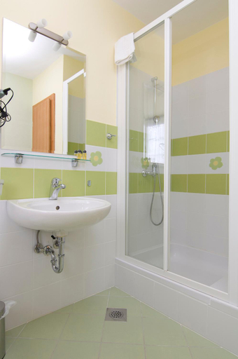 Bathroom 2, B&B Na Kluk, Idrija