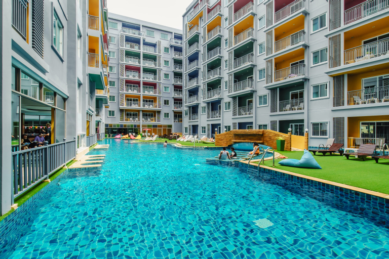 Exterior & Views 18
