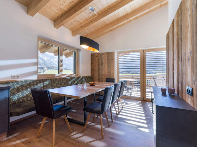 Others 5, Baderer Apart, Schwaz