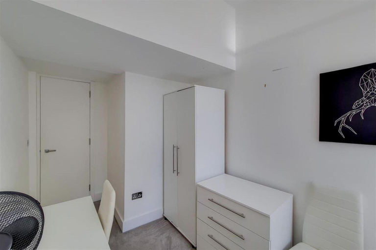 Others 4, Luxurious 4-bedrooms Apartment in Central London, London