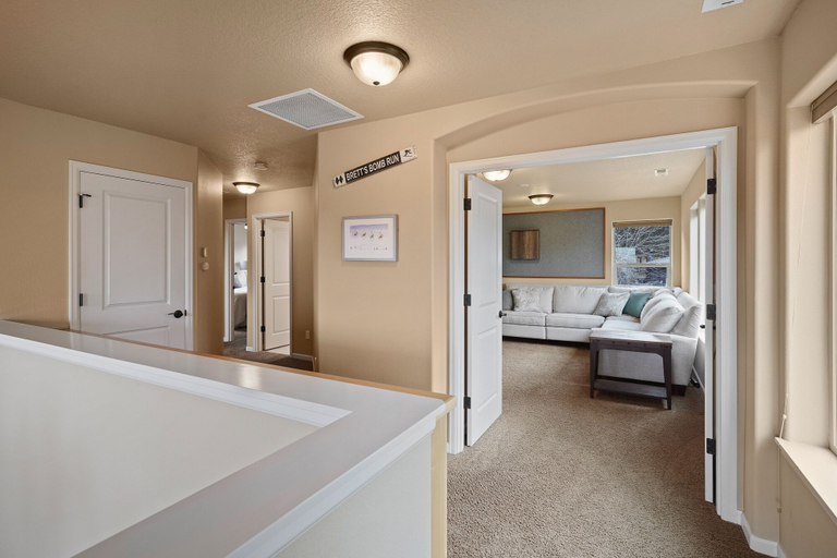 Bedroom 3, Sunny Days 30 Day Minimum 4 Bedroom Home by RedAwning, Deschutes