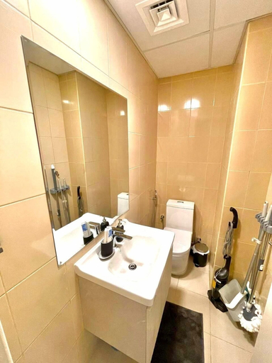 Bathroom 2, Cozy 2 bedroom near metro in JLT, Dubai